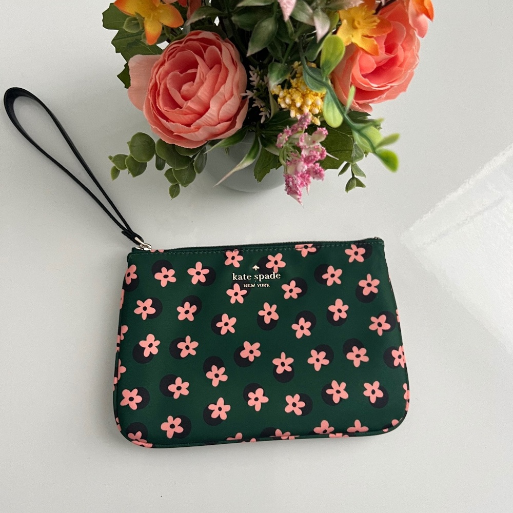 Kate spade Chelsea floral wristlet